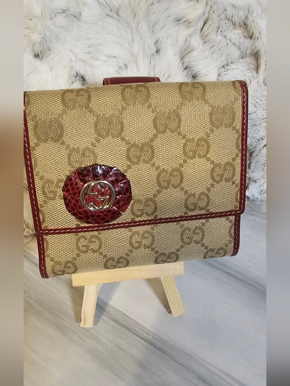 Gucci Beige Monogram Wallet with Burgundy Trim and Medallion - Picture 13 of 14
